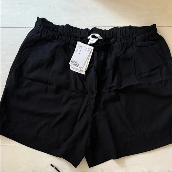 Shorts - Picture 3 of 4